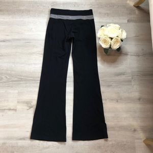 Lululemon grove pant flare  size 6